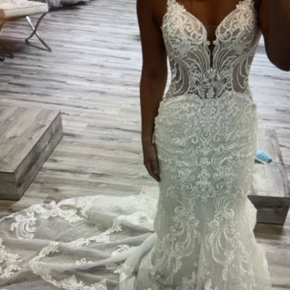 Wedding dress never worn- Essense of Australia - D2771